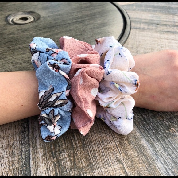 ⭐️ 5/15 ⭐️ Hair Scrunchies - Picture 6 of 8